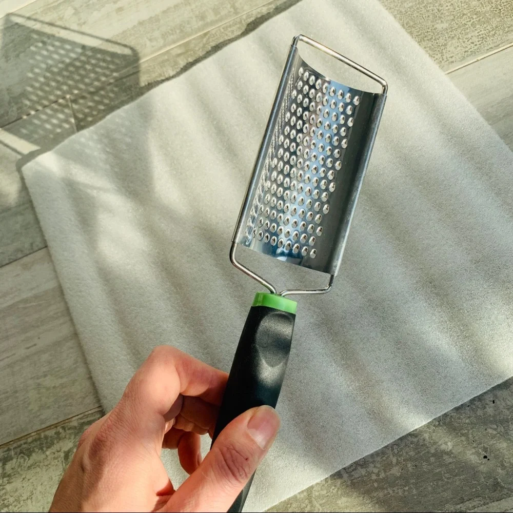 2-in-1 Cheese Zest Fine Grinder Comfort Rubber Handle